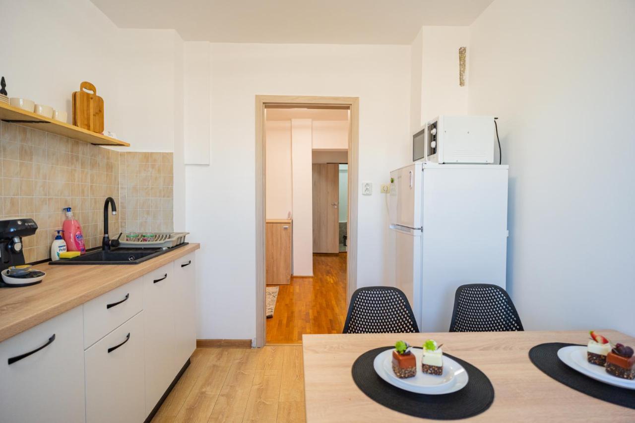 Playful Retreat - 1br Cozy Bucharest
