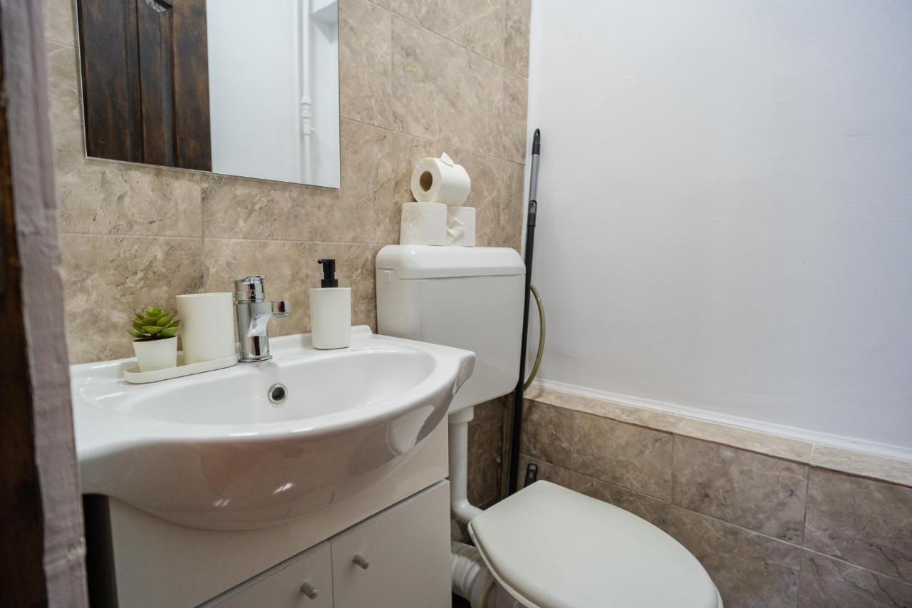 Apartment Playful Retreat - 1br Cozy Bucharest